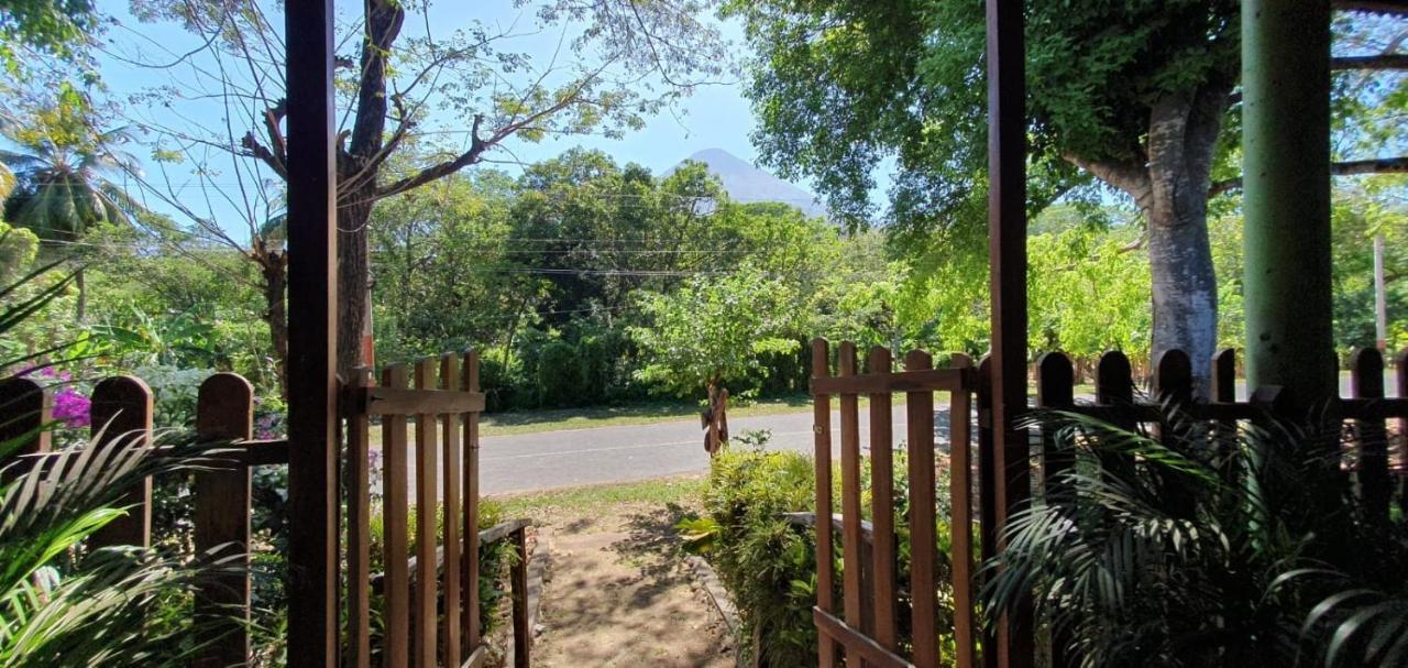 B&B, Family Run Homestay, Hospedaje La Penita Altagracia Exterior foto