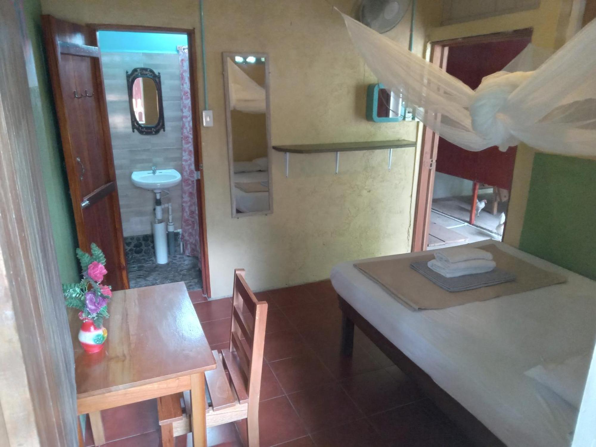 B&B, Family Run Homestay, Hospedaje La Penita Altagracia Exterior foto
